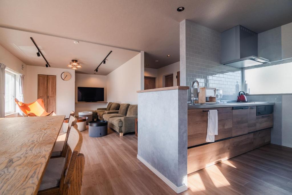 5分車程札幌中心大通公園 豐平川河景四房 廁所x2 浴室x1 淋浴x1 包棟別墅近地鐵 停兩台車, Sapporo