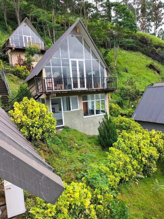 Mirage Waterfall Villa, Talawakele