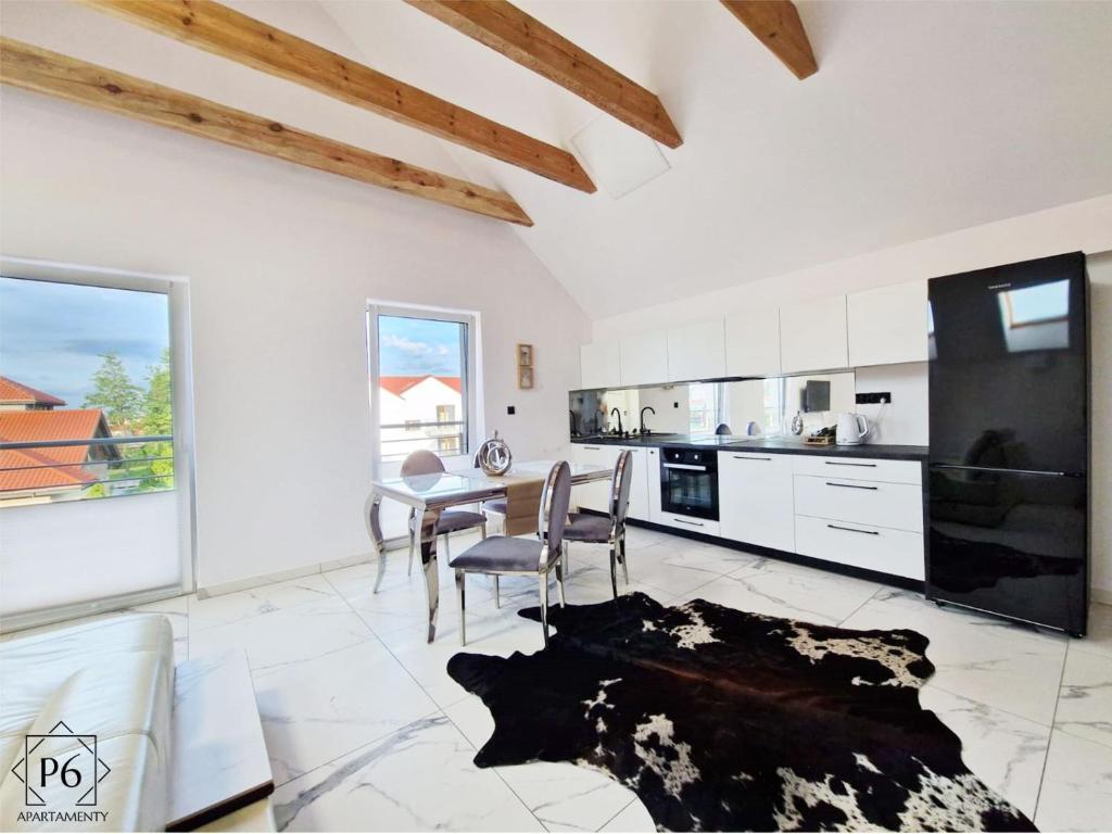 P6 White Line 55, Pisz