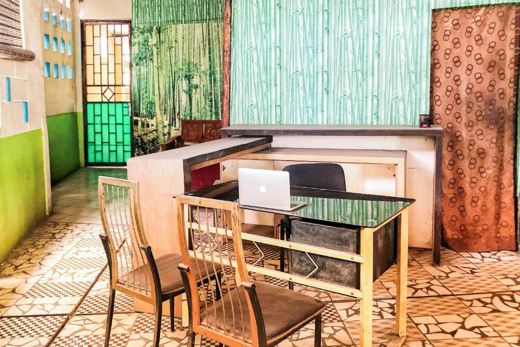 RedDoorz near RS Siloam Karawaci