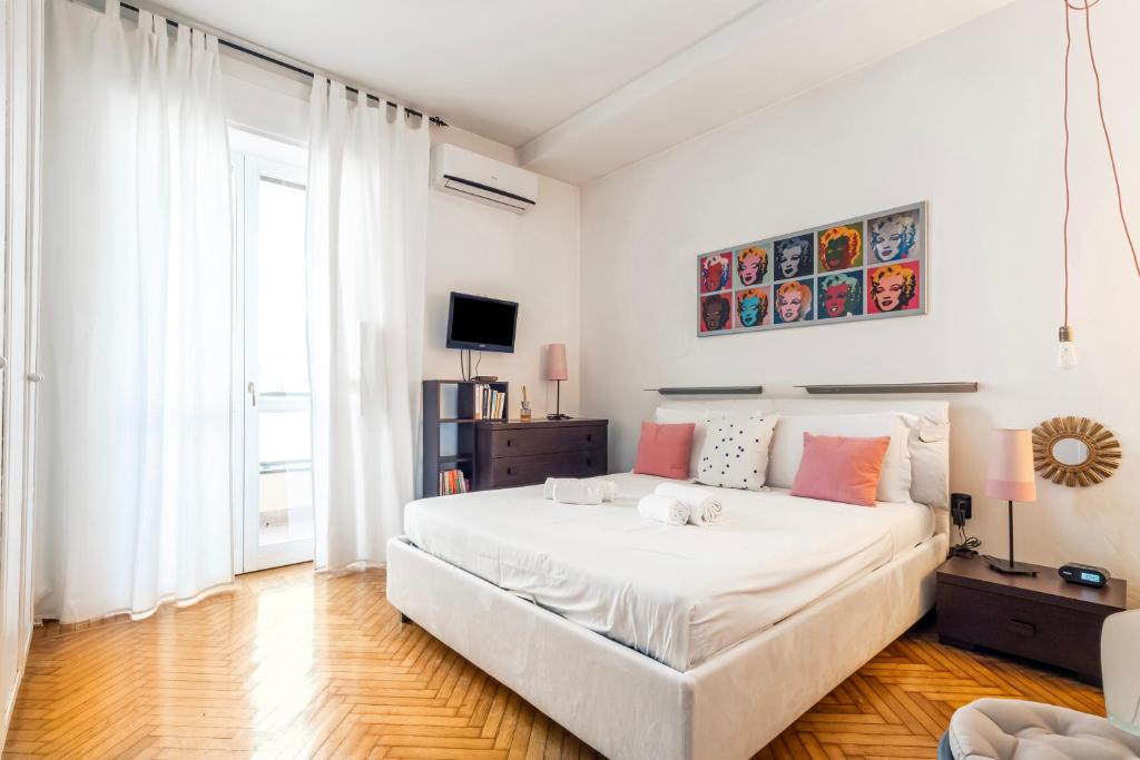 Forlanini M4 Modern Apartment with Balconies, Milano