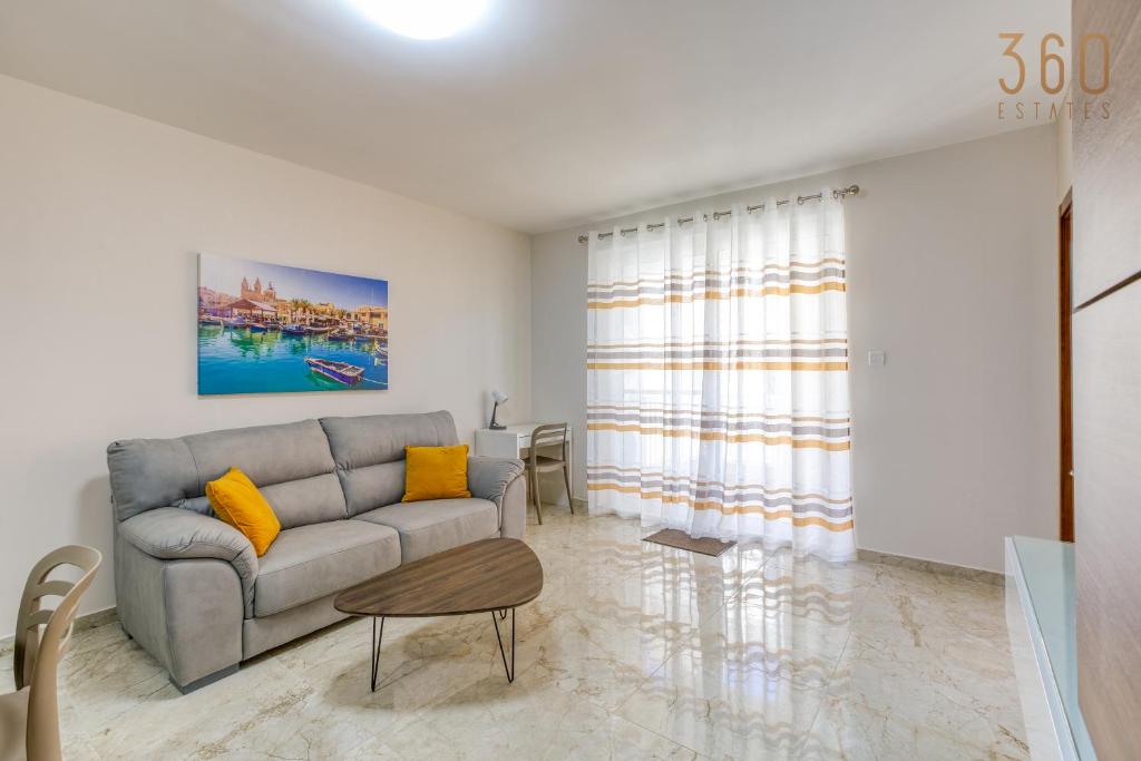 Modern 3BR Apt close to Sliema's Promenade by 360 Estates, Sliema