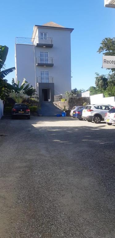 J & P Lodge, Pereybere