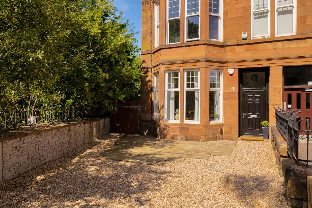 Woodford Street, Mansewood