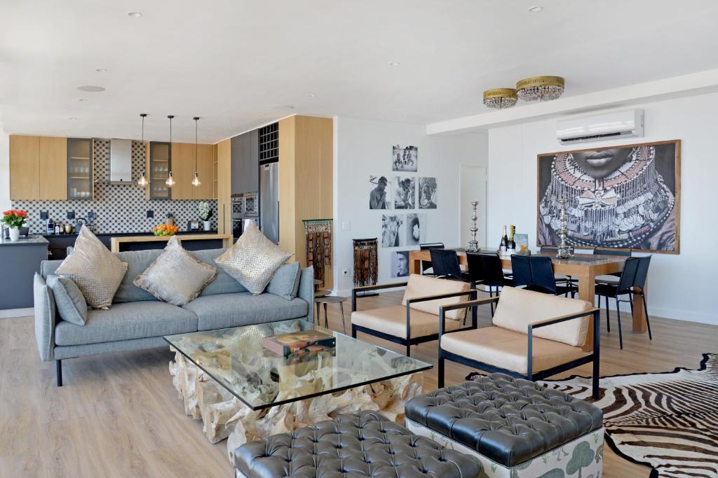 Modern Designer Penthouse with Panoramic views Amanda, Cape Town