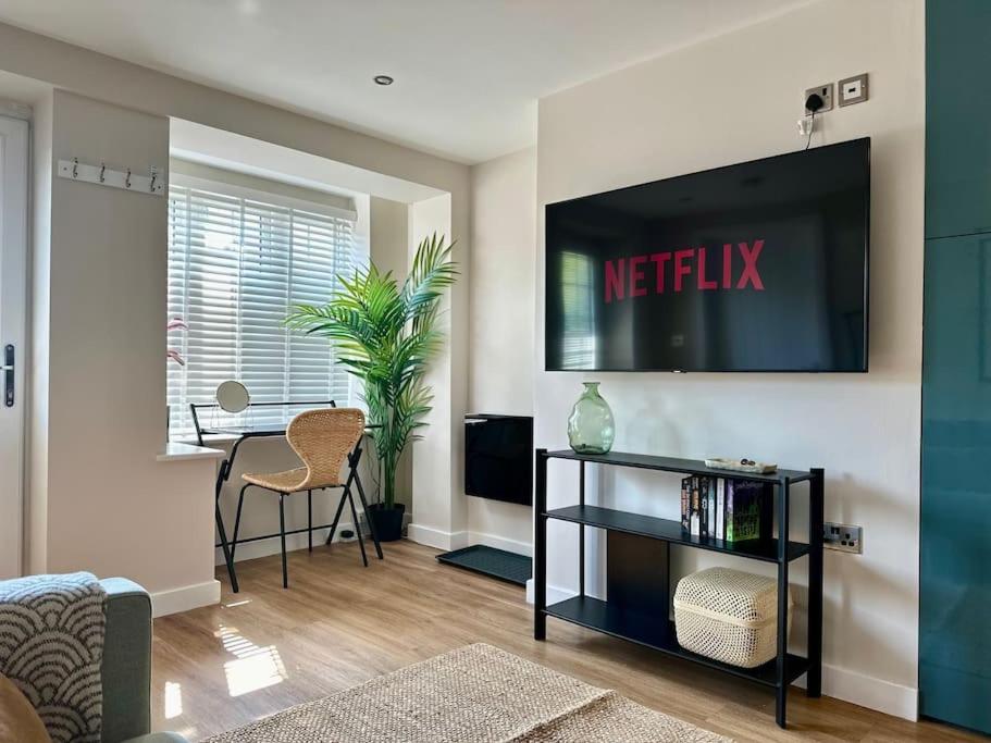 Charming 1 bed - near Marlow, Sands