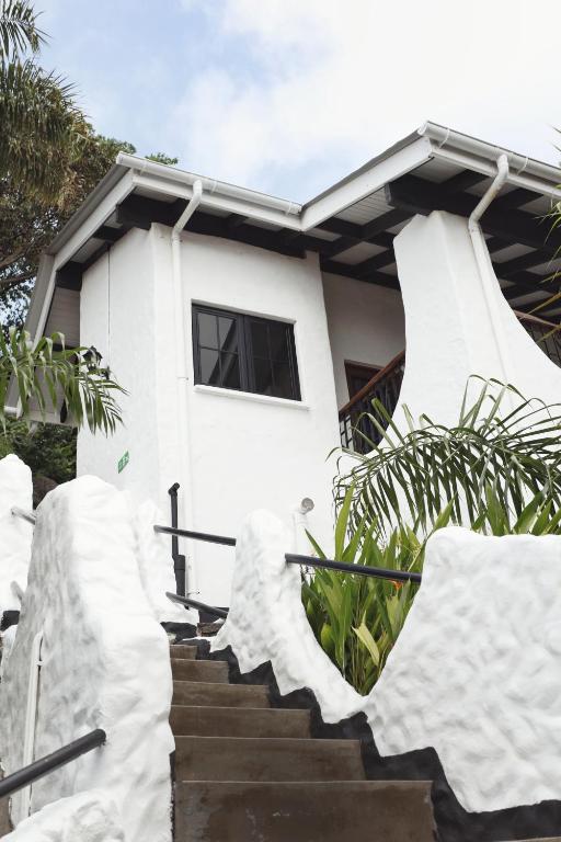 The Salty Palms, Beau Vallon