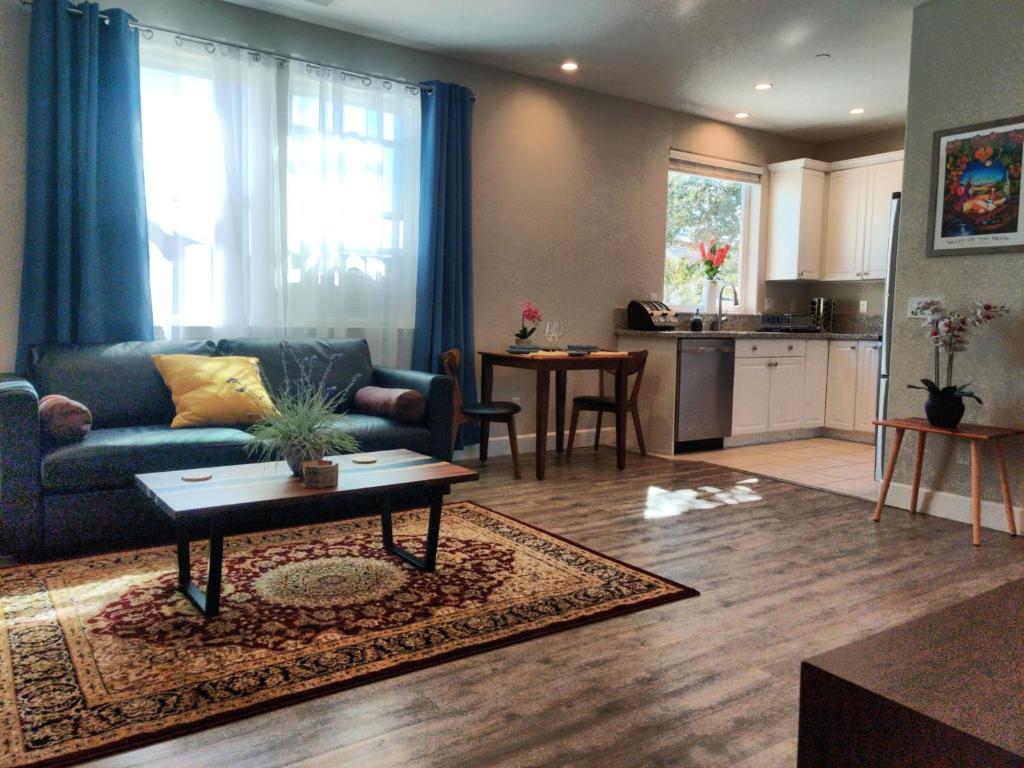 The Flat at the Cork Oak, Petaluma