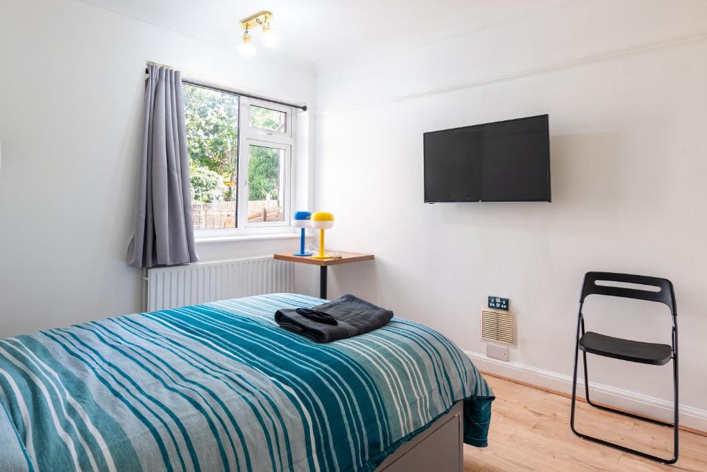 2 Bed, Wembley, Ealing, London, Londýn