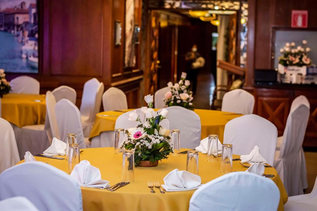 Meeting room / ballrooms