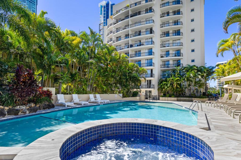Exterior view, Palazzo Colonnades Apartments in Gold Coast