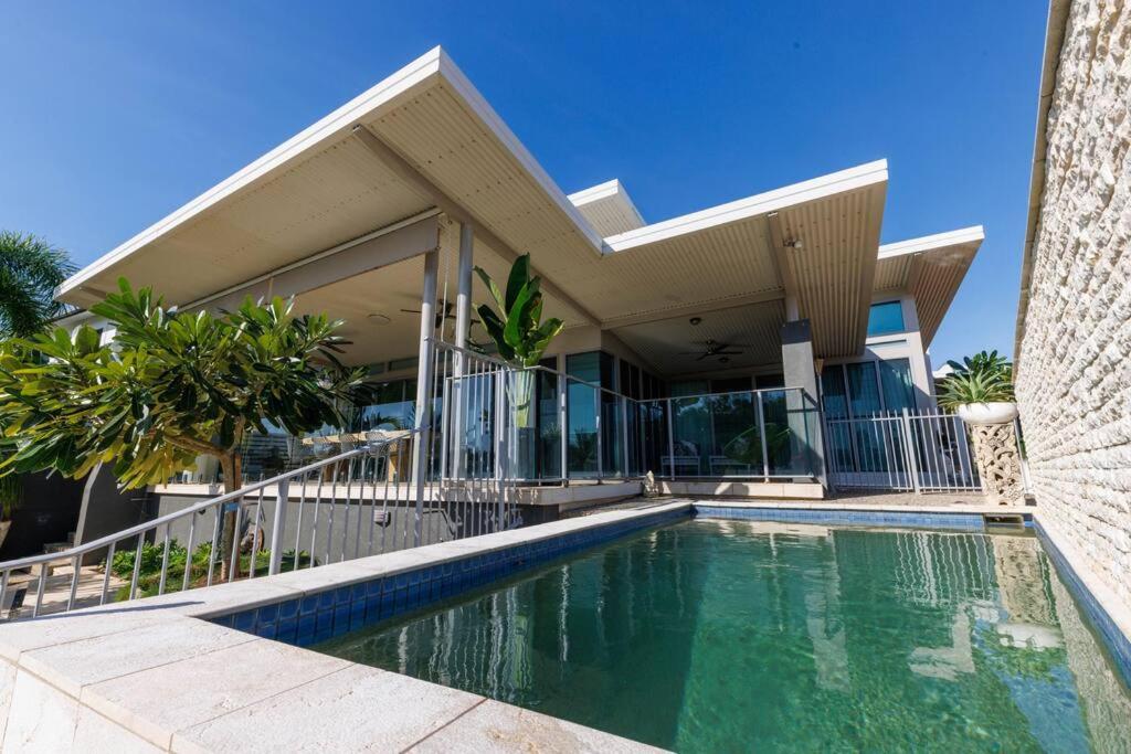 Bayview Paradise with Private Pool-Marina Deck, Stuart Park