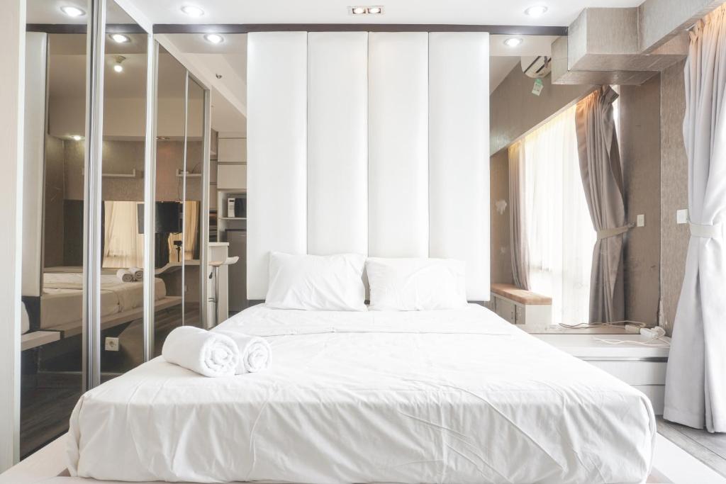 Minimalist and Cozy Studio at Ambassade Kuningan Apartment By Travelio, Jakarta