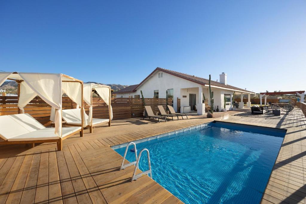 Rancho Nopales JT - Pool, Hot Tub, Hammocks, Fast Wifi and Views! home, Joshua Tree