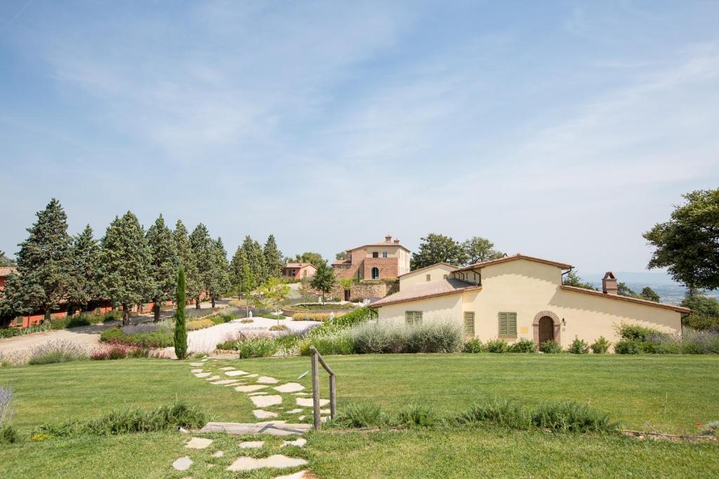 Cignella Resort — Hotel building in Trequanda, Tuscany