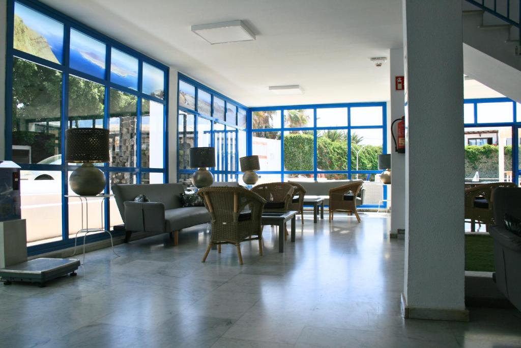 Aparthotel Costa Volcán & Spa — Hotel building in Puerto del Carmen, Canary Islands