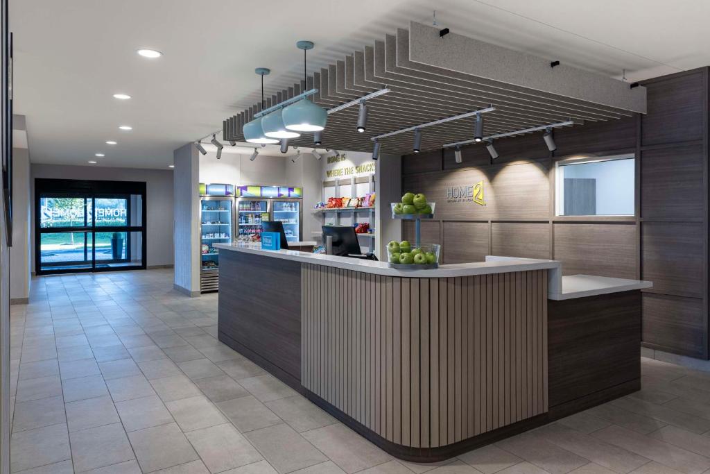 Home2 Suites by Hilton East Haven New Haven フロント・ロビー