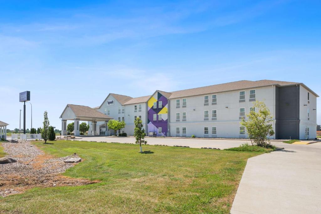 Spark by Hilton Minot, Minot