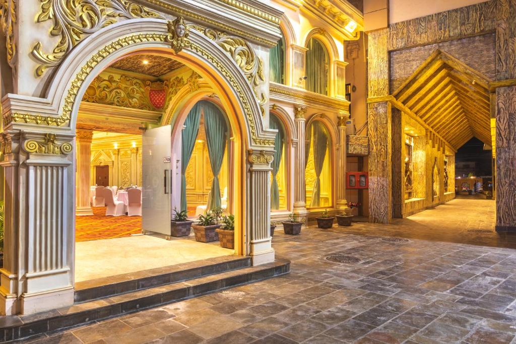 Banquet hall, DIAMOND PALACE LORDS PLAZA in Nepalgunj