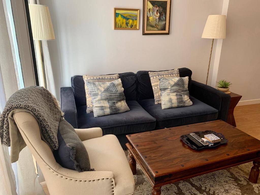 Lovely Barrio Apartment - 2