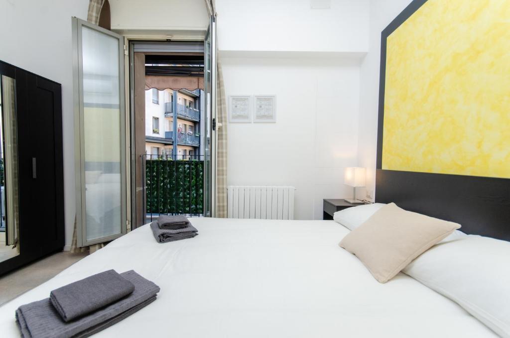 Yellow Room - 5