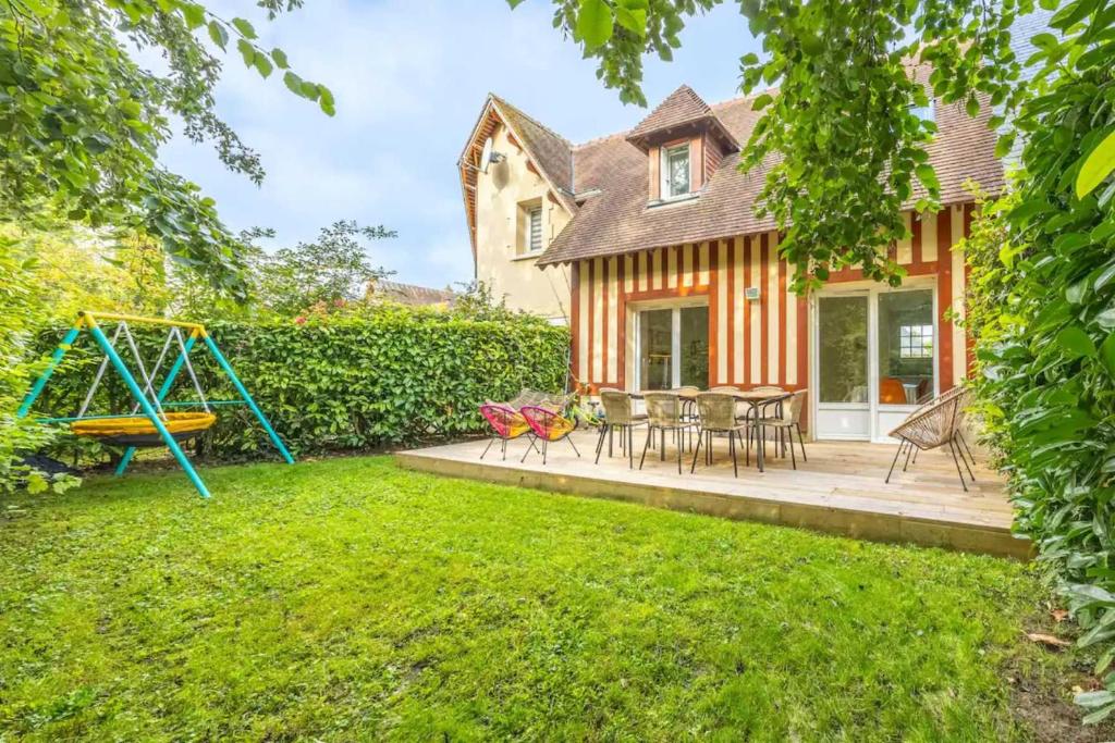 Charming house with garden in residence with pool - 2