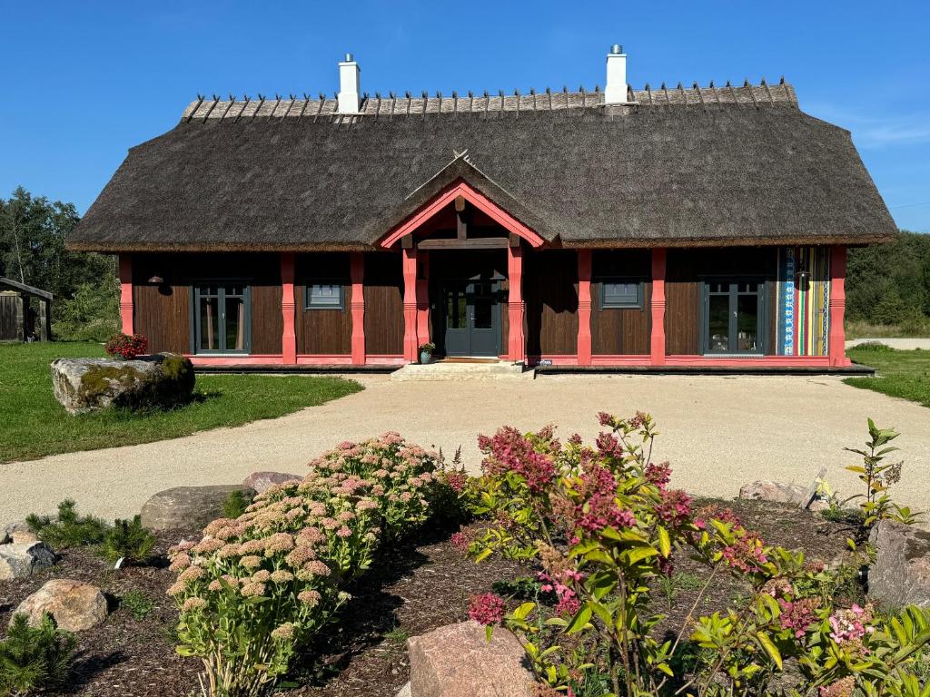 Ülase Riverside Lodge Sleeps 20 and Optional Smoke Sauna, Lohu