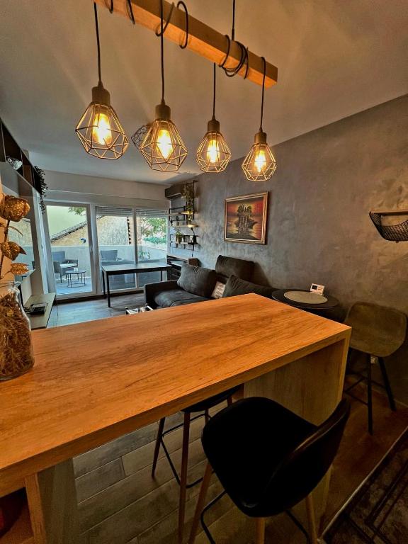 LUX Apartment A&M Netflix - 5