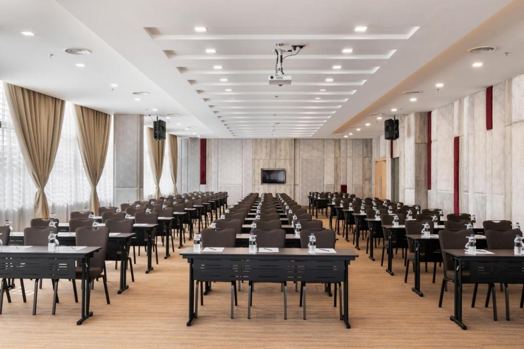 Highly rated by business travelers