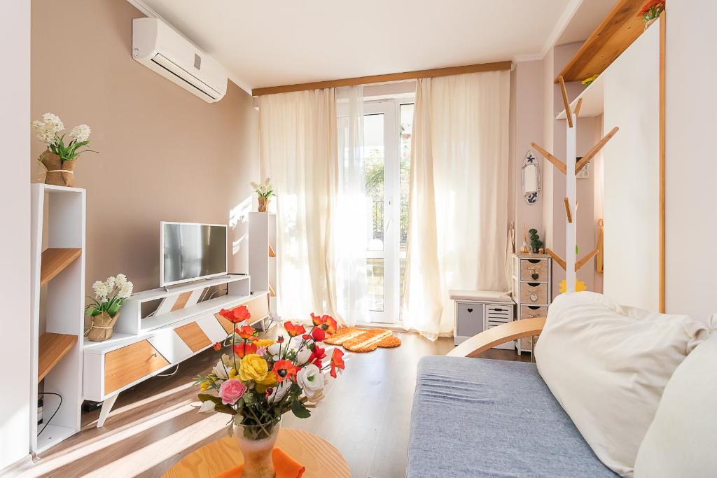 Seaside Apartment with a garden, Sveti Konstantin i Elena