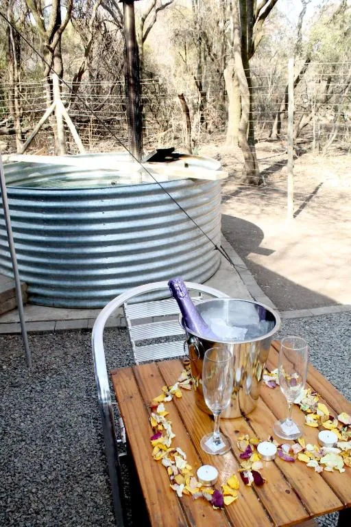 Ndlovu Tiny Home Dinokeng, hotel v destinaci Klipdrift