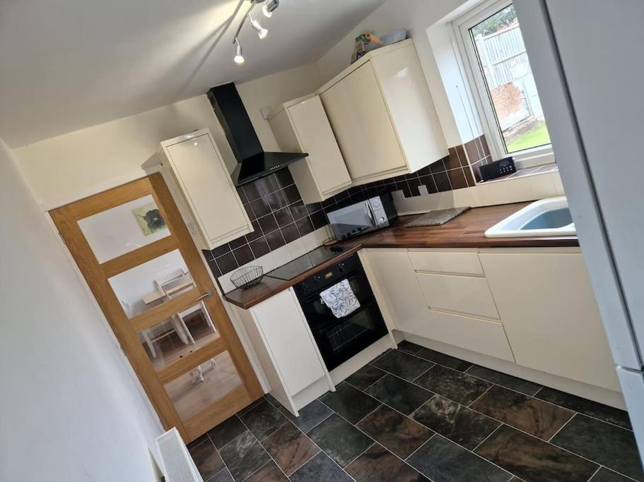 3 Bedroom Detached House, Whitchurch photo 3