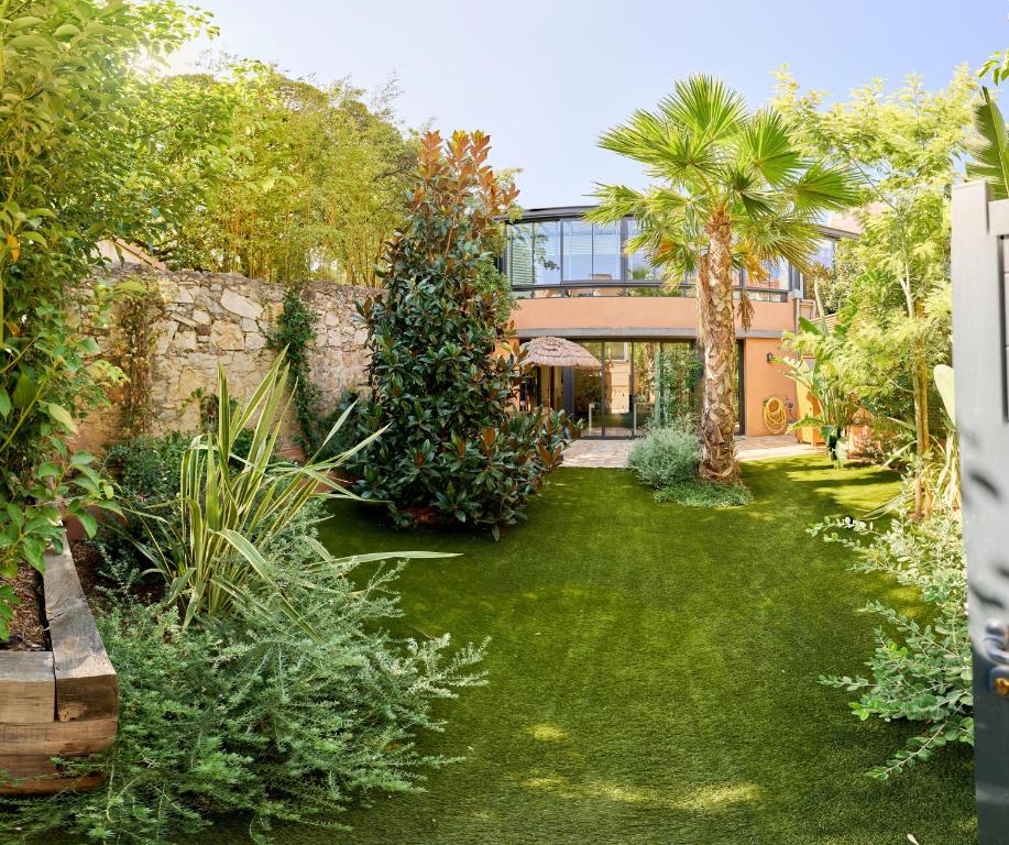 Villa d'Architecte, Jardin Secret & Plages à 5 Min, Toulon