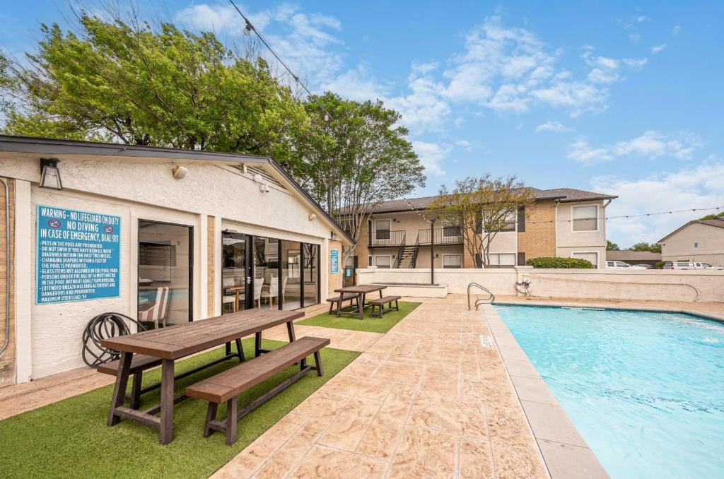 Pet-Friendly 1BR Apt - Pool Near All Attractions, New Braunfels