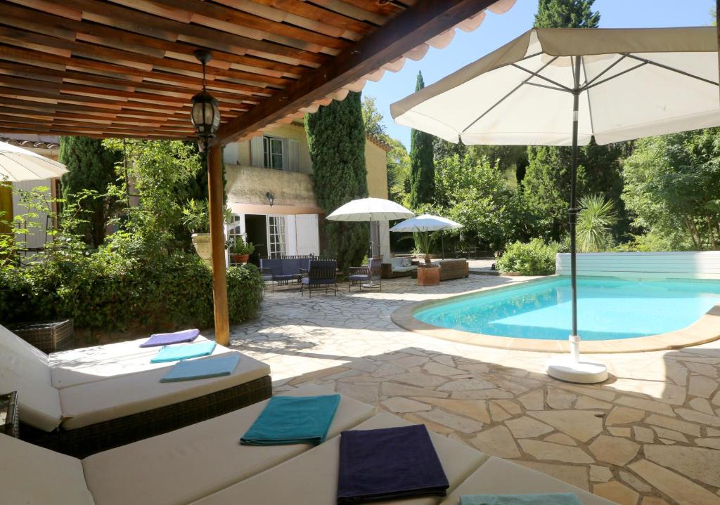 Le clos de la tour cassis piscine chauffée - 1