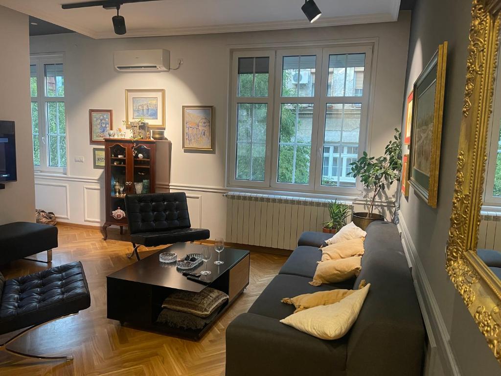 The Crown Luxury Suite - 1