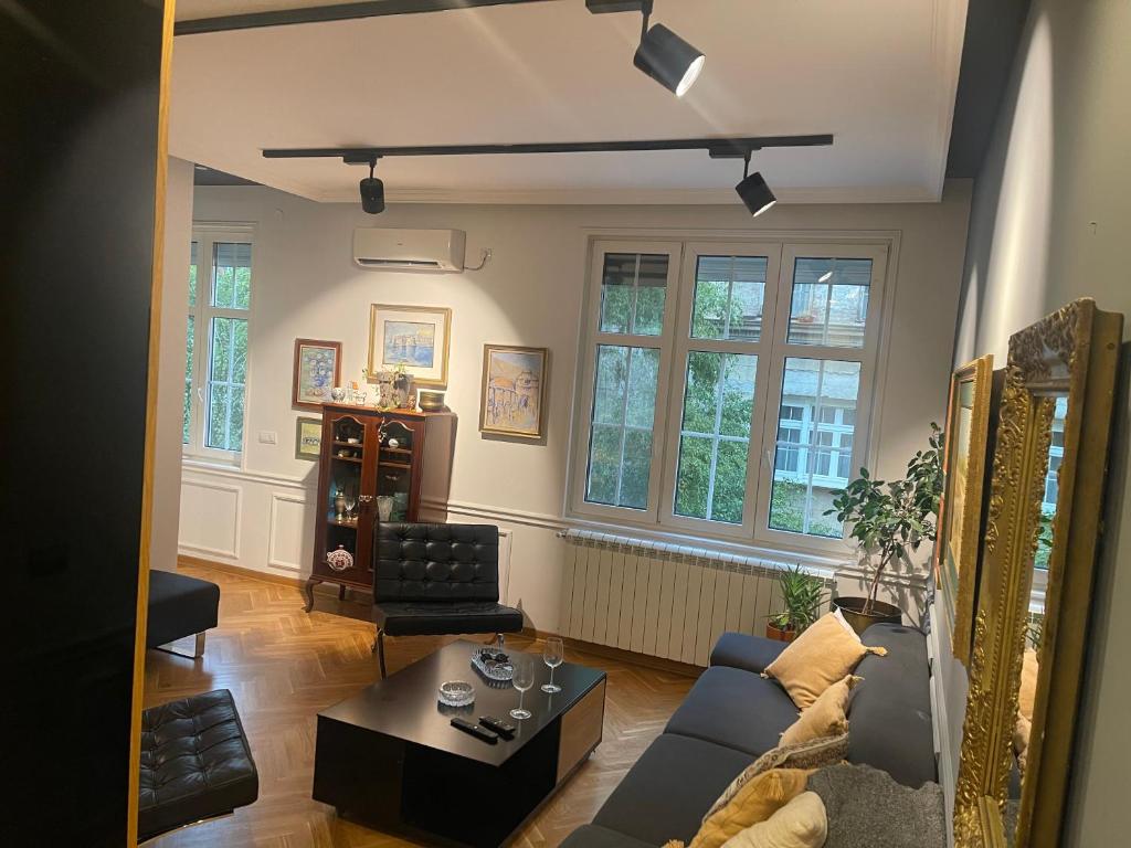 The Crown Luxury Suite - 2