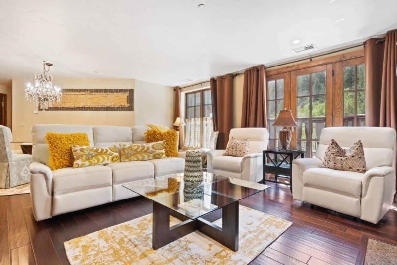 Ascent 305 by East West Hospitality, Avon