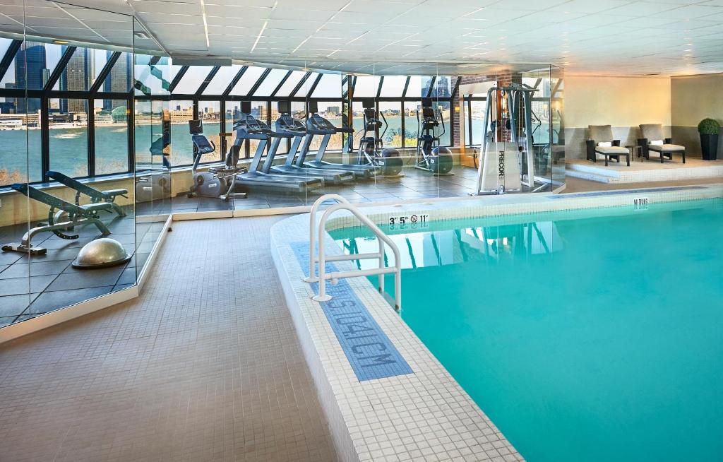 Swimming pool, Best Western Plus Waterfront Hotel in Windsor (ON)