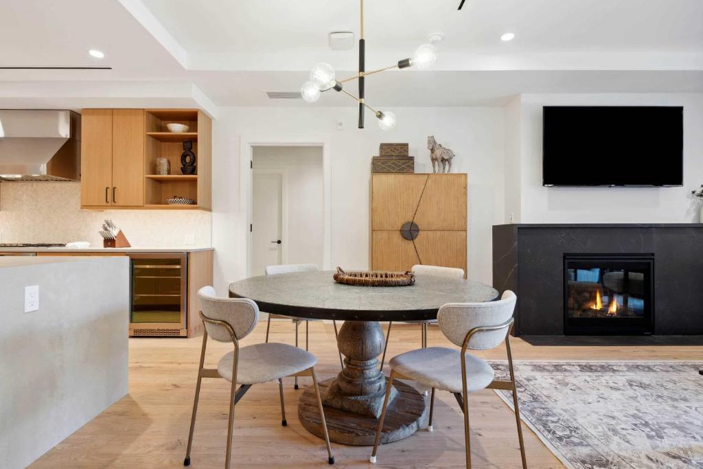 Frontgate 210 by East West Hospitality, Beaver Creek