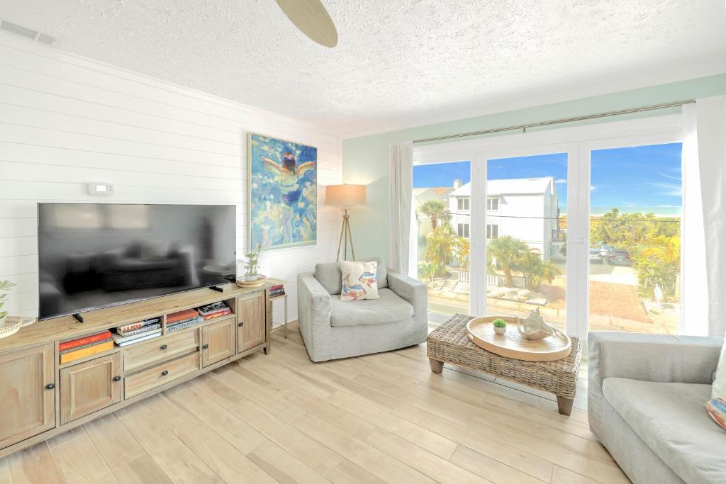 Oceanview 100 percent private, Tiki, 100ft to Beach Path!, Sarasota