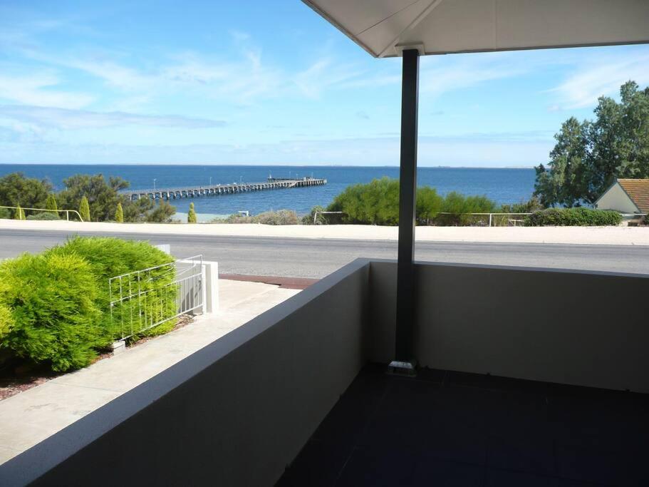 Jetty Views, Port Victoria