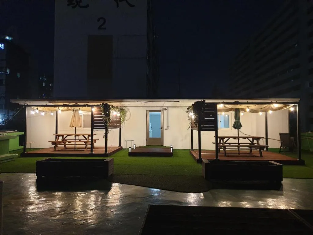 Cheongryangri Zebra Cinema & Rooftop，位于首尔的酒店
