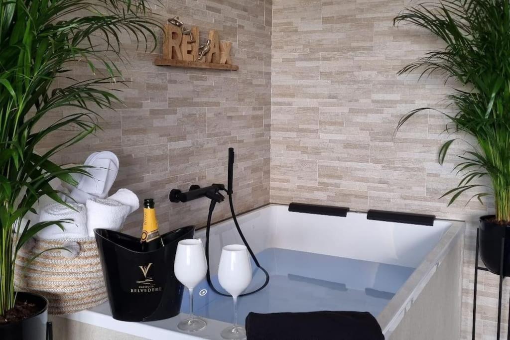 Luxury Suite, Villa Joy Verona , Exclusive Romantic Luxury Suite with Jacuzzi, near Verona Center - 4
