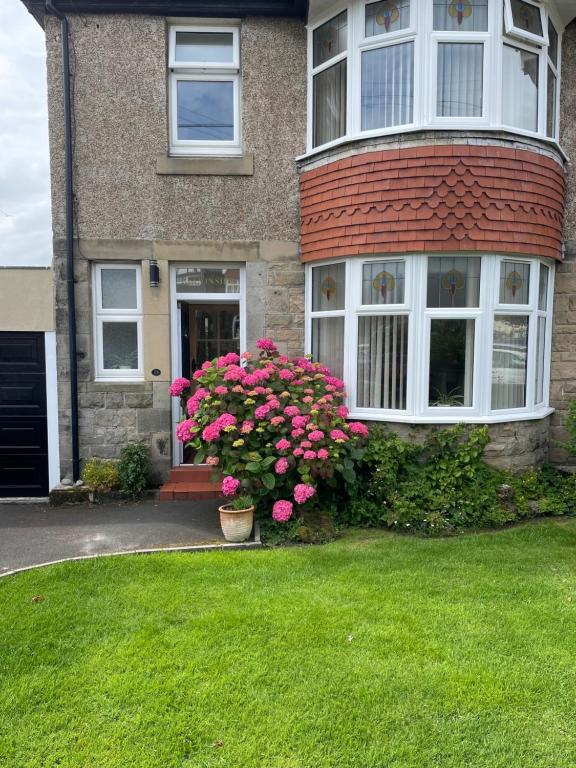 Kelvinside, Seahouses, 2 minute walk into village, Seahouses