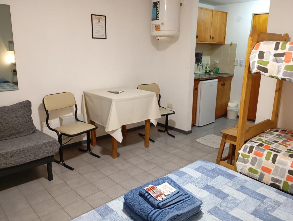 Monoambiente céntrico con balcón - Posadas, Misiones. (b) - 2