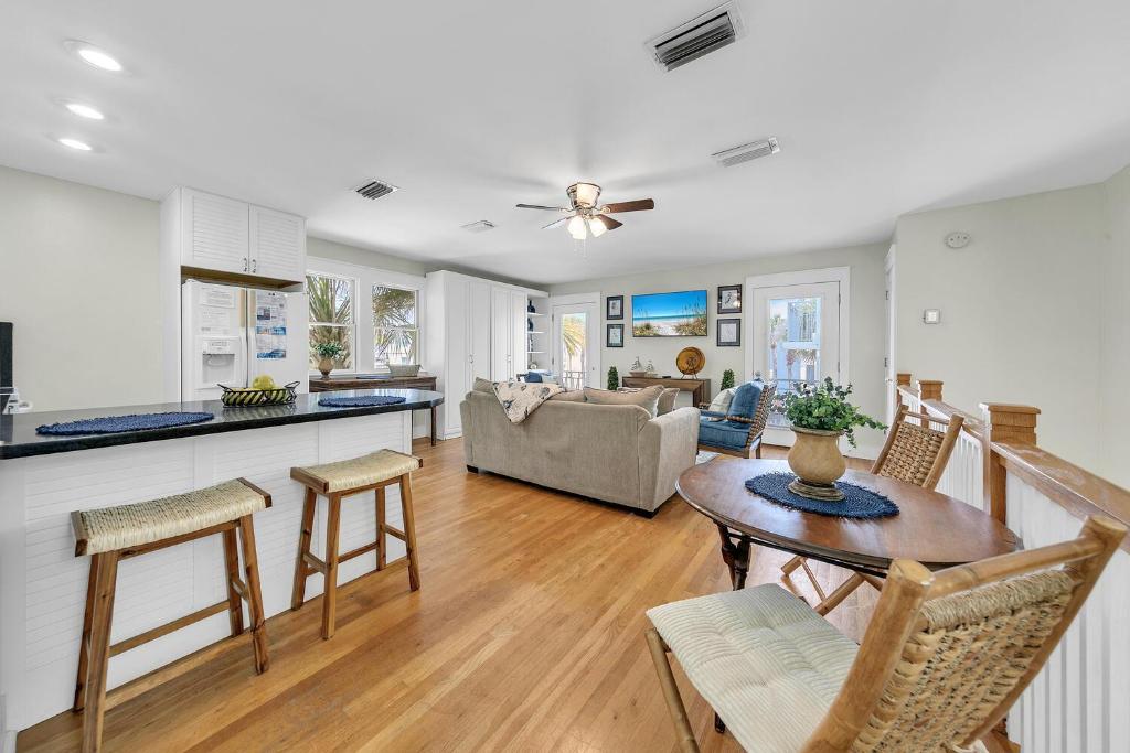 Relax Awhile - Carriage House, Panama City Beach