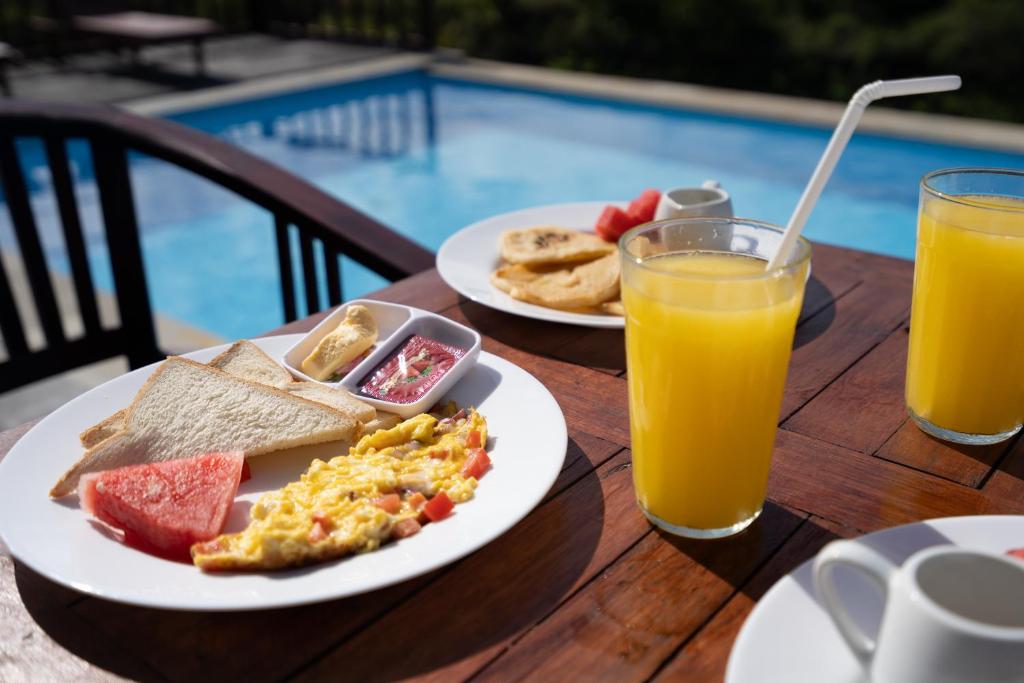 Pini Sentana Village