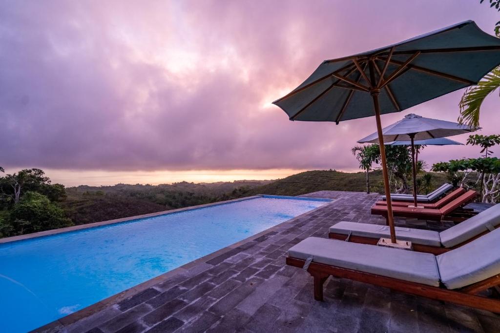 Pini Sentana Village