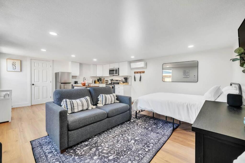 Studio on Main Street, Roseville